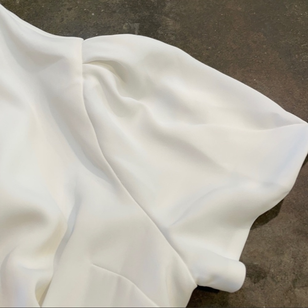 EXPRESS white short sleeve lined v neck puff sleeves - Picture 9 of 9